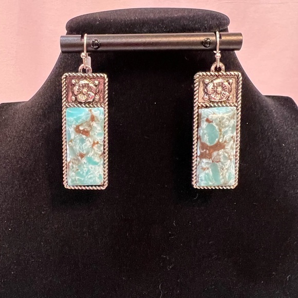 Women’s Turquoise Silvertone Antique earrings - Picture 2 of 3